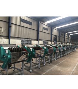 Vietnam Nouveau produit Équipement d'épluchage et de décorticage automatique des noix de cajou Machine à éplucher les noix de cajou à 8 couteaux avec moteur en vente - Product Image 1