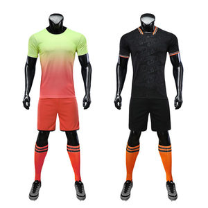 Uniforme de Fútbol Profesional, Conjunto de Camiseta y Pantalones Cortos de Fútbol Transpirables de Primera Calidad, Ropa Deportiva Personalizada para Clubes, Escuelas y Academias - Product Image 1