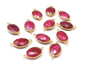 Rubis teint avec laiton plaqué or 18 carats forme ovale à facettes fait à la main fabrication de bijoux à la mode connecteur de lunette - Product Image 2
