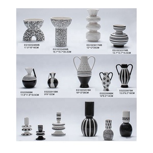 Jarrones de Flores de Cerámica Españoles de Forma Redonda, Diseño Contemporáneo, Tamaño Personalizable, para Mesa - Product Image 1