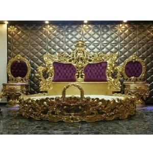 Lit rond de luxe en bois de teck doré de style royal, taille Queen, avec tables de chevet, en vente à prix d'usine - Product Image 1