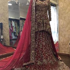 TRENDY--BEAUTIFUL--BRIDAL--KURTA avec LEHENGA-robe avec sentier ---- embellie en cristal perles de verre pierre pour mariage = 2021 - Product Image 1