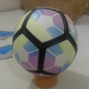 Balón de Fútbol TOP GOZ PU Tamaño 5 Cosido a Mano 12/32 Paneles Vejiga de Butilo y Látex Impresión Serigráfica Uso en Partidos Origen Pakistán TGTSB-0098 - Product Image 3