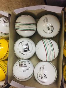 Balles de cricket d'intérieur professionnelles en cuir véritable faites à la machine pour les amateurs de sport - Product Image 3