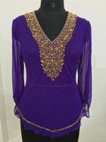 Vêtement féminin tendance printemps/été en georgette avec appliques, perles et sequins, broderie à la main, éco-responsable et respirant