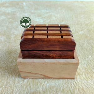 Meilleur ensemble écologique de 4 sous-verres en bois d'acacia Motif carré Table à manger Tapis de Noël Design linéaire Service en vrac classique - Product Image 2