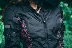 Vêtement de sport pour femmes 2022 Imperméable Respirant Coupe-vent Logo personnalisé Matériel Cordora Haute qualité Veste de moto pour motard - Product Image 4