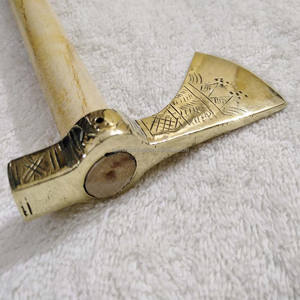 Colgante de hacha de latón medieval Mammen hecho a mano de cobre duradero - Product Image 5