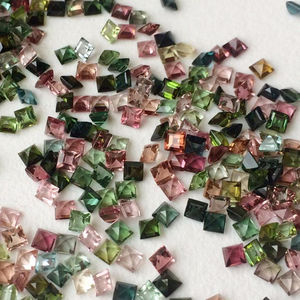 ทัวร์มาลีนธรรมชาติหลายมม. 5 มม. ตัดสี่เหลี่ยมผู้ผลิตอัญมณีปรับเทียบแบบหลวมจํานวนมากข้อตกลงในราคาโรงงานขายส่งปกติตอนนี้ - Product Image 1