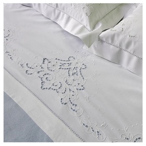 Juego de ropa de cama con bordado a mano, 100% algodón, Quang Thanh - Product Image 1