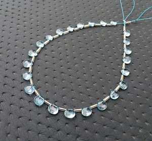 Impresionante calidad 1 hebra Natural Topacio Azul piedra preciosa 24 piezas facetadas forma de corazón Briolette cuentas al por mayor - Product Image 4