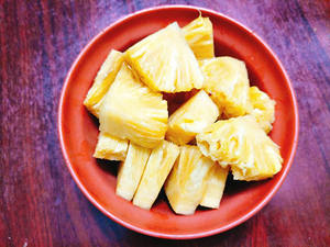 FROZEN <b>PINEAPPLE</b> CUTTING TOP HIGH QUALITY BEST SELLER - Product Image 3