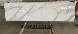 Dalle en porcelaine moderne et luxueuse de couleur blanche, 1200x3000x15mm, imitation de texture de pierre, pour plans de travail de cuisine, dessus de table à manger, bureau - Product Image 5