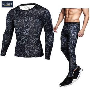 Ensemble de compression sportive pour hommes pour la course à pied, la gym, la musculation, l'entraînement - Pantalon et chemise légers en polyester/coton - Product Image 2