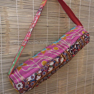 Sac de yoga indien vintage de style ethnique brodé à la main motif banjara conception de corps croisé doublure en toile tapis de yoga tribal à fermeture éclair - Product Image 2