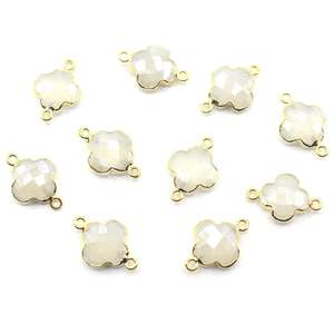 Calcedonia de 19 a 21 mm con Conector Chapado en Oro en Forma de Cuatro Hojas para la Fabricación de Joyas - Product Image 1