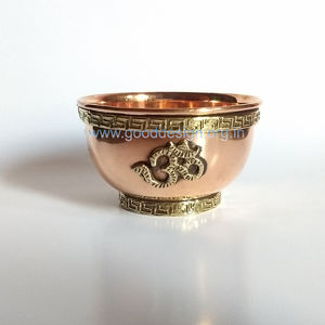 Cuenco de ofrenda de cobre Om de 3 "de alta calidad para uso de altar y rituales con insignia de emblema de latón de alta calidad a precio al por mayor y MOQ - Product Image 1