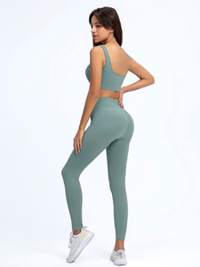 Sujetador deportivo y mallas sin costuras para mujer, ropa activa de la mejor calidad con diseño personalizado y estampado - Product Image 3