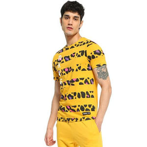 2025 camiseta gráfica de gran tamaño Unisex de moda Top informal de algodón suave con logotipo personalizado frontal Streetwear estilo lavado técnica - Product Image 1