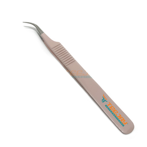 Pince à épiler TEEJAY J courbée rose poudré en acier inoxydable avec isolation de volume, poignée droite, pointe ultra-fine, antistatique - Product Image 1