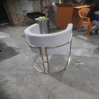 Chaise de bar moderne de luxe en velours doré, faite à la main, durable, forme carrée, tabouret de bureau en aluminium