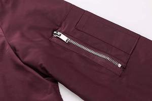 Chaqueta Bomber personalizada Premium de alta calidad para hombre, acolchada impermeable con tela de lona, colocación de logotipo frontal - Product Image 5