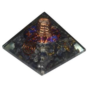 Pirámide de orgón con logotipo impreso verde con amatista tallada estilo amor cristal cuarzo piedra preciosa venta al por mayor pirámides de piedra curativa - Product Image 1