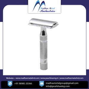 Maquinilla de Afeitar de Seguridad Ajustable para Hombre Pearl, Lista para Enviar, Modelo 2021, Doble Filo, Afeitado Clásico con Mango de Latón y Cuchillas de Acero Inoxidable - Product Image 5