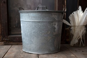 Récipient de stockage rectangulaire en métal galvanisé avec couvercle en bois massif parfait pour l'organisation de la cuisine à domicile et l'utilisation du restaurant - Product Image 6