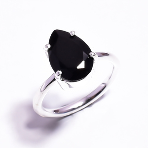 Elegante Anillo de Ónice Negro en Forma de Pera en Plata de Ley |   Anillo Minimalista con Piedra Preciosa |   Joyería de Lujo Hecha a Mano para Mujer - Product Image 3