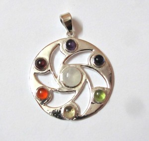 Pendentifs Chakra, court, vente en ligne - Product Image 1