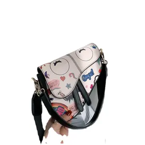 Graffiti eyer çanta yaz yeni basit mektup el çapraz sling kadın çantası özel desen kabul