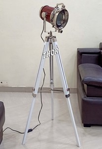 Spot lumineux led en bois au design industriel, luminaire décoratif d'intérieur, style rétro, idéal pour un cinéma ou un plateau - Product Image 5