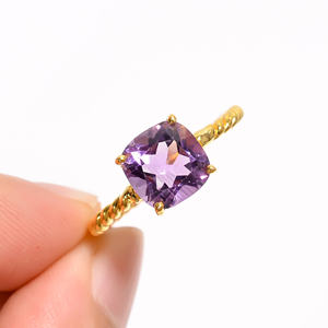 Anillo Chapado en Oro con Gema de Amatista Púrpura |   Diseño Minimalista Elegante |   Joyería de Fiesta y Regalo para Mujer - Product Image 3