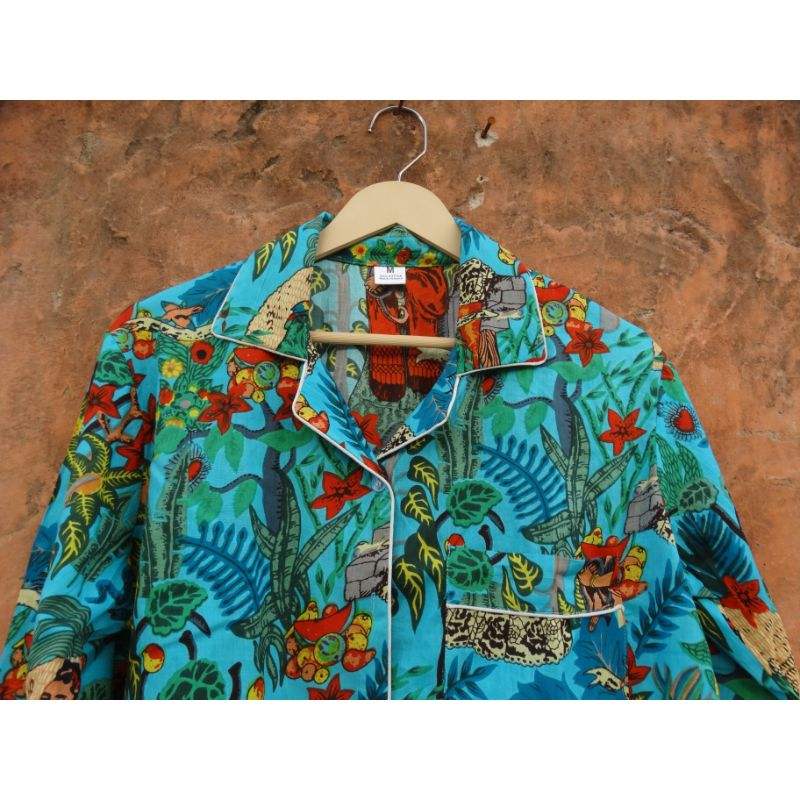 มีสีเขียวขุ่น