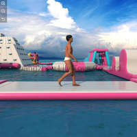 Parc aquatique gonflable commercial flottant avec toboggans et obstacles pour lac, plage et complexe hôtelier
