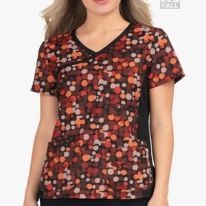Conjuntos de Uniformes Médicos de Manga Corta Estampados para Mujer, Uniformes de Enfermera OEM, 65% Poliéster, 35% Algodón, Logotipo Personalizado de Bangladés para Uso Hospitalario - Product Image 2