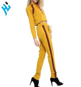 Survêtement décontracté en vrac pour femmes, tenue de formation, haut court à capuche, à rayures latérales, nouveau Style, vente en gros - Product Image 3