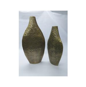 Florero decorativo con acabado dorado hecho a mano, florero moderno con última forma de botella, diseño martillado, florero de Metal de aluminio - Product Image 1