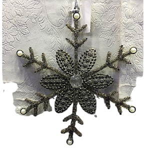 Copos de nieve indios hechos a mano, adornos navideños - Product Image 1