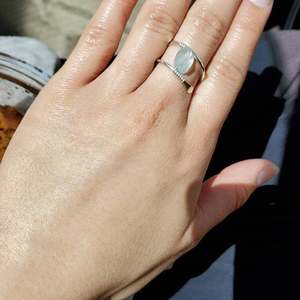 แหวนเงินแท้ 92.5 ชุบทอง ขัดเงา เกรด AAA วินเทจ ประดับพลอยอะความารีนธรรมชาติ ไม่ผ่านการปรับแต่ง สำหรับคนเกิดเดือนมีนาคม - Product Image 2