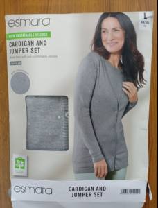 Excedentes de prendas de marca: Conjunto de suéter y jersey de punto con cuello en V y manga larga para mujer, stock de Bangladesh. - Product Image 2