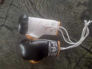 Porte-clés de gants de boxe en cuir et cuir PU sur mesure Porte-clés sport confortable avec logo personnalisé - Product Image 6