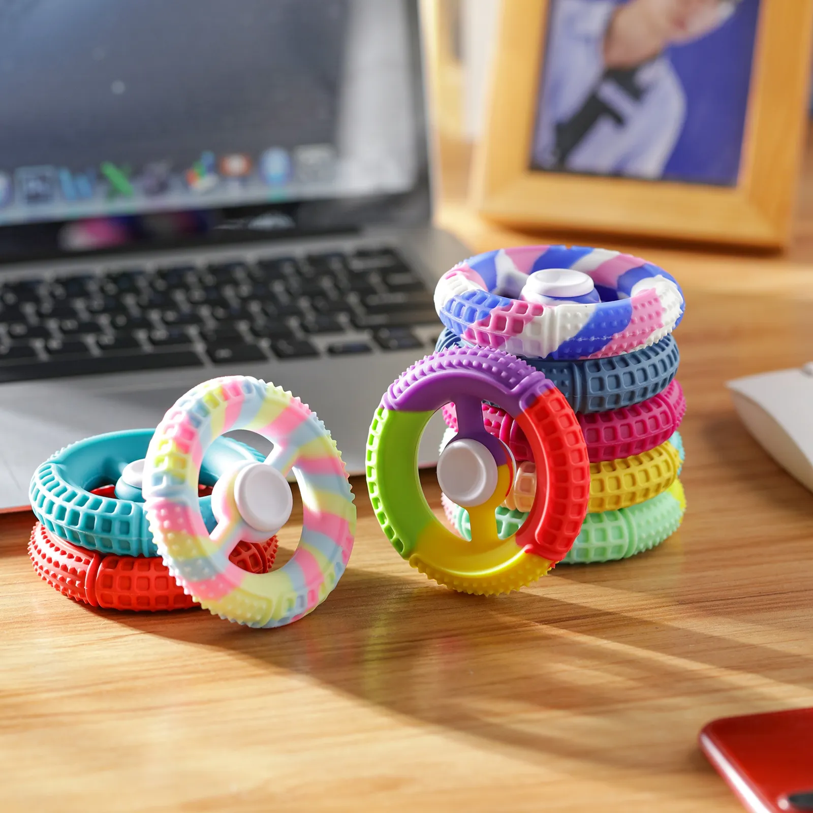 2022 New Arrival Rainbow Colors Round Wheel shape Snapper Spinner toy for Kids Stress relief funny spinner toy gifts