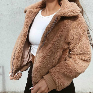เสื้อโค้ทผู้หญิงไซส์ใหญ่ ผ้าฟลีซย้อมสี สำหรับฤดูหนาว พร้อมปกขนแกะ แต่งหมุดลายทาง ระบายอากาศได้ดี ลายพราง จัดส่งฟรี - Product Image 1