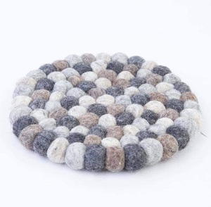 100% laine nouveauté motif Jacquard feutre boule tapis anti-dérapant à la main népal écologique luxueux doux toucher tapis de sol - Product Image 6