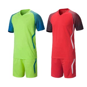 Uniforme de football imprimé par sublimation de qualité supérieure pour hommes logo personnalisé uniforme de football vêtements de sport uniforme de football - Product Image 6