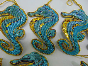 Adorno colgante navideño de caballito de mar dorado hecho a mano adorno de árbol decorativo suministrado por fábrica - Product Image 3