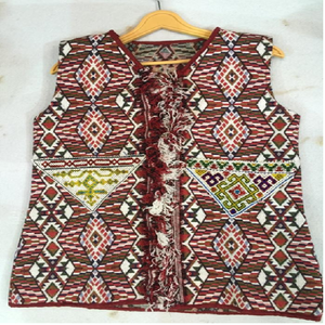 เสื้อแจ็คเก็ตแบบเวสต์สำหรับผู้หญิง ปักมือแบบดั้งเดิมของชาวบันจาราอินเดีย พร้อมลวดลายศิลปะชนเผ่าที่ประณีต - Product Image 2