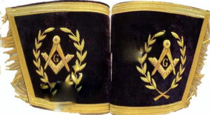 Vente en gros de gantelets de manchette brodés d'arche royale maçonnique décorée de perles et d'insignes à coudre - Product Image 2